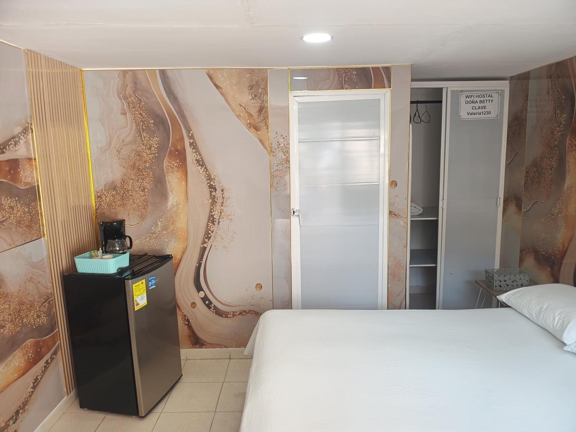 Hostal Dona Betty 2 — Photos 2