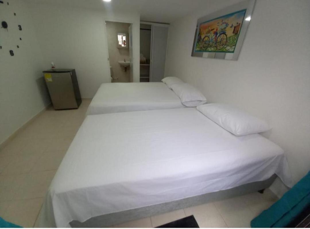 Hostal Dona Betty 2 — Photos 3